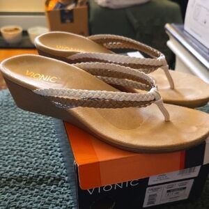 Vionic Women's Braided Wedge Sandals - White and Tan